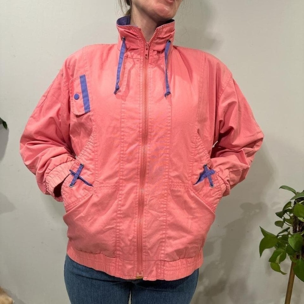 Coral pink vintage windbreaker jacket with blue accents 90s MEDIUM